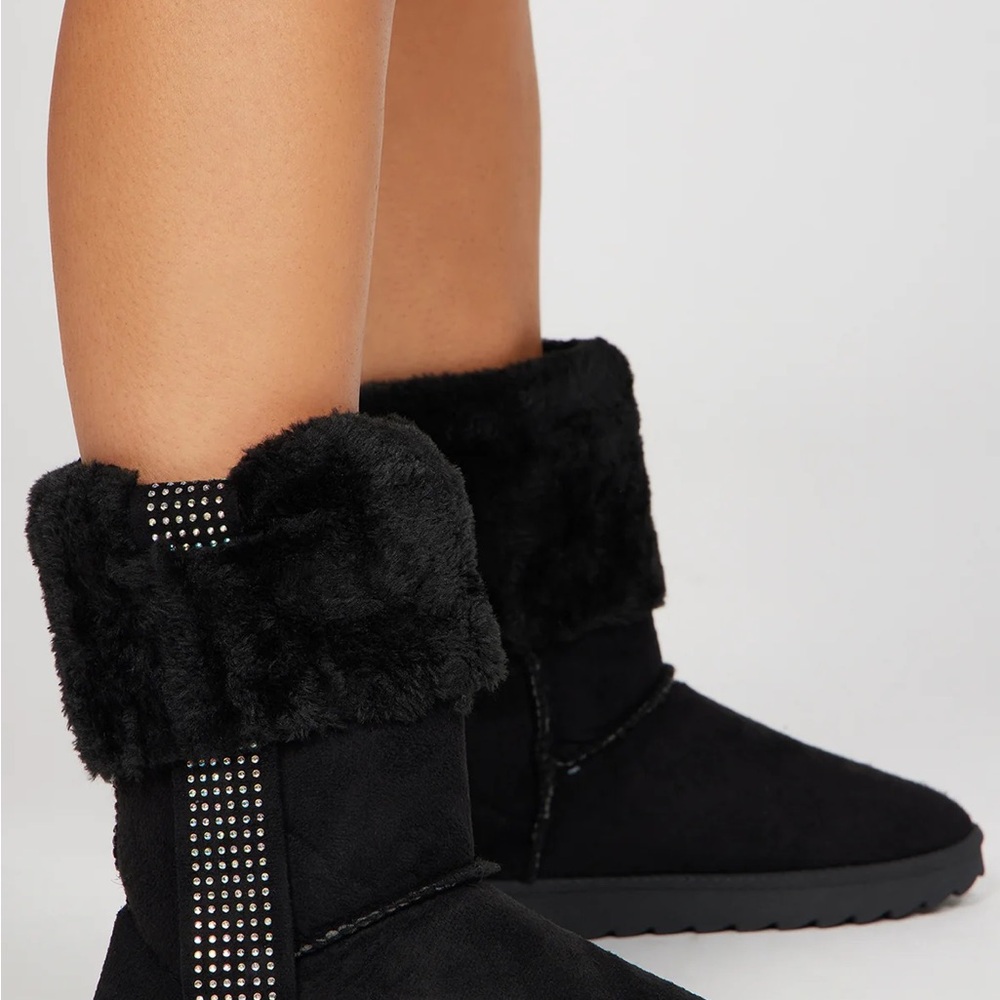 Fashion Nova Black Faux Fur Winter Boots - Picture 3 of 4